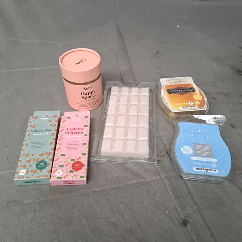APPROXIMATELY 20 ASSORTED SCENTED CANDLES & WAX MELTS
