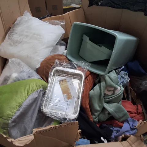 PALLET CONTAINING ASSORTED PRODUCTS INCLUDING GREEN PLASTIC BIN, STAINLESS STEEL ROASTING TIN, PILLOWS & ASSORTED CLOTHING