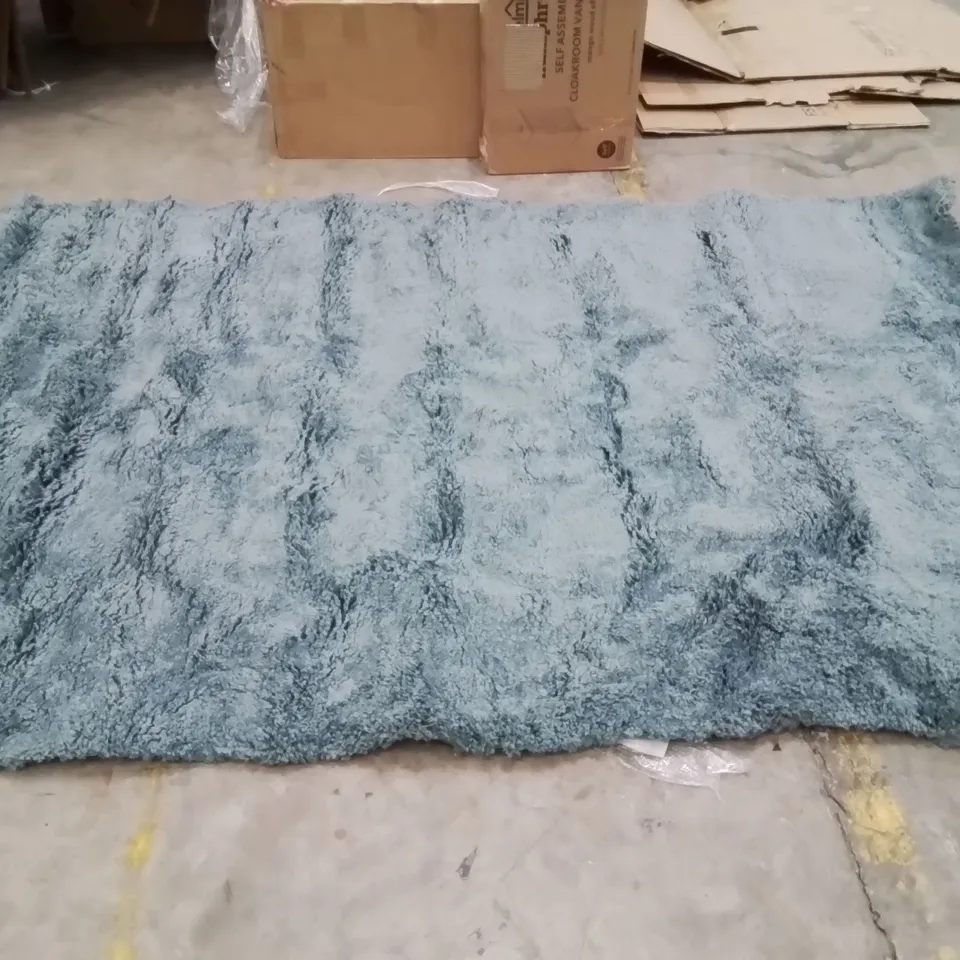 QUALITY DESIGNER AREA RUG // APPROX SIZE: 200 X 280 cm