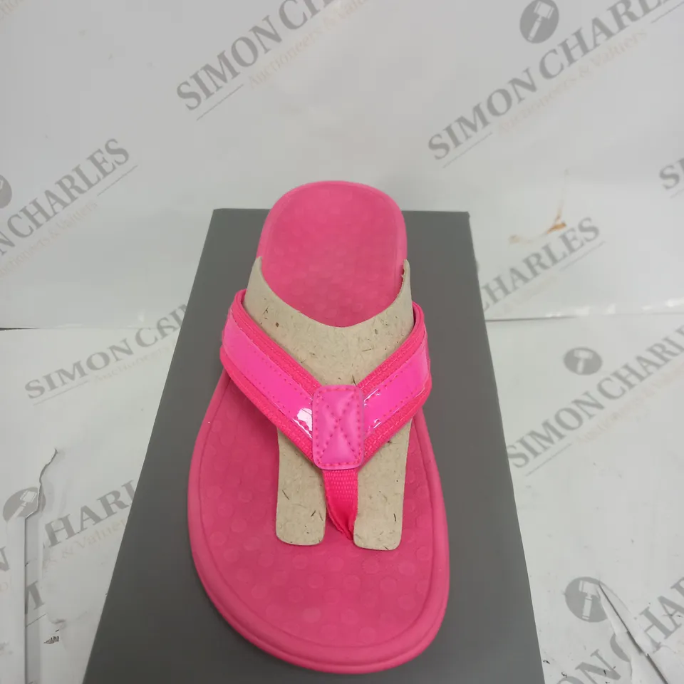 VIONIC TIDE SANDALS SIZE 6