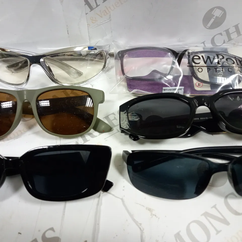 BOX OF APPROX 12 ASSORTED PAIRS OF GLASSES/SUNGLASSES 