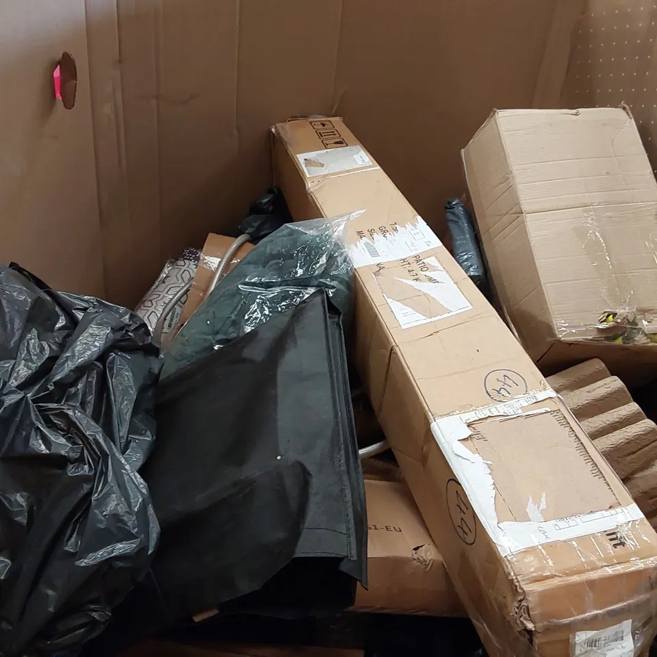 PALLET OF ASSORTED HOMEWARE AND CONSUMER PRODUCTS TO INCLUDE; KIDS BICYCLES, MULTIFUNCTIONAL GARMENTS STEAMER, DOOR MAT, RUG, IRONING BOARD ECT.