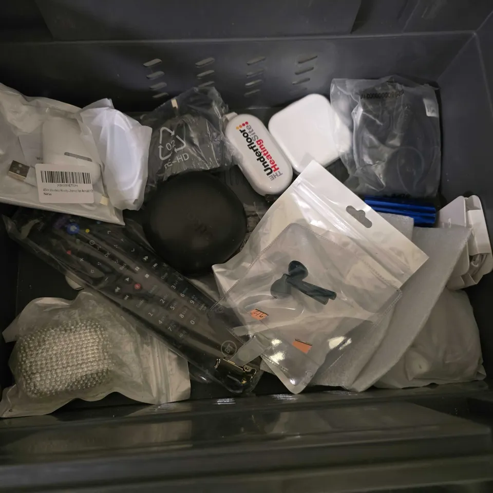 LOT OF APPROXIMATELY 20 ASSORTED AUDIO ITEMS TO INCLUDE ON-HEAD EARPHONES AND TWS EARBUDS
