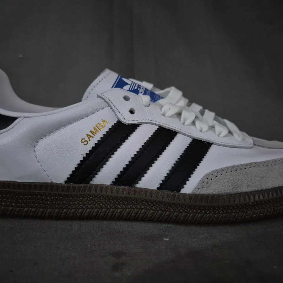 BOXED PAIR OF ADIDAS SAMBA OG SHOES IN WHITE/BLACK UK SIZE 5.5