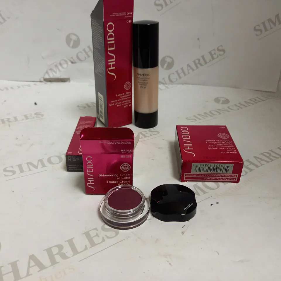 BOXED LOT OF APPROX 4 SHISEIDO ASSORTED ITEMS TO INCLUDE: FOUNDATION, EYE COLOR, COMPACT REFIL
