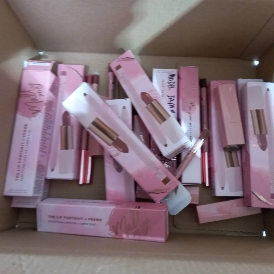 BOX OF APPROX 12 MOLLYXO ITEMS TO INCLUDE - LIP STICK -LIP LINER 
