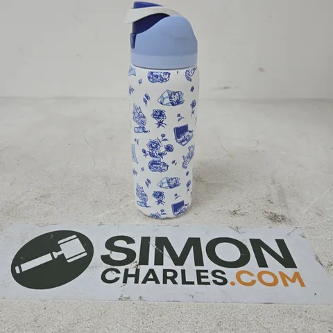 INSULATED WATER BOTTLE WITH BLUE AND WHITE CHINOISERIE CAT PATTERN
