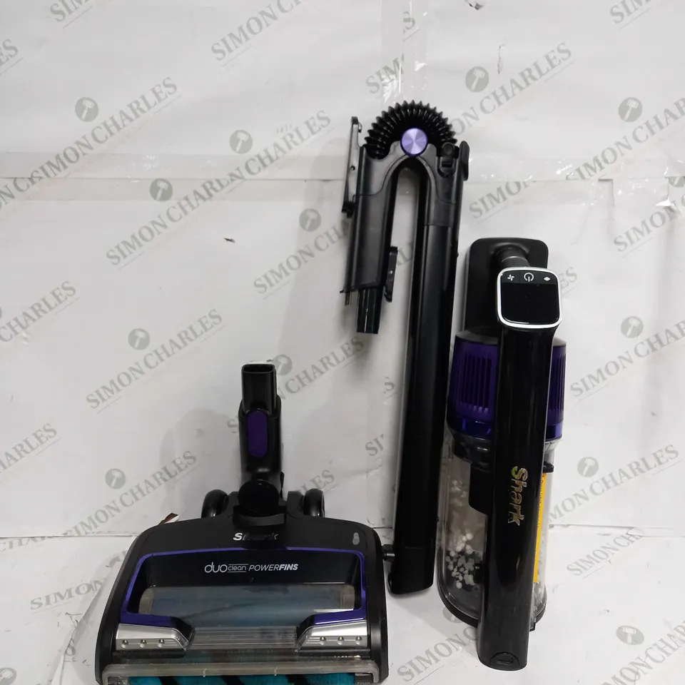 BOXED SHARK COMPLETE HOME CORDLESS STICK VACUUM