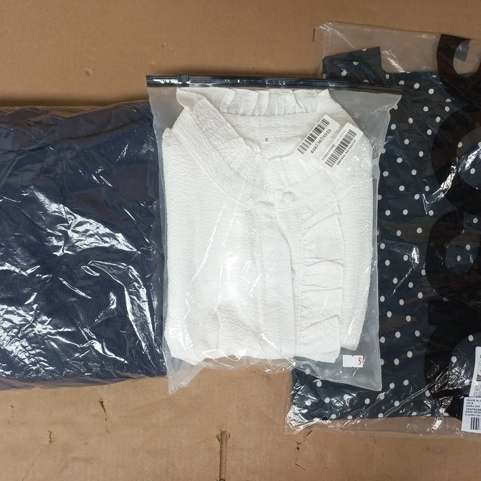 APPROXIMATELY 20 ASSORTED CLOTHING AND FASHION PRODUCTS IN VARIOUS STYLES AND SIZES - COLLECTION ONLY