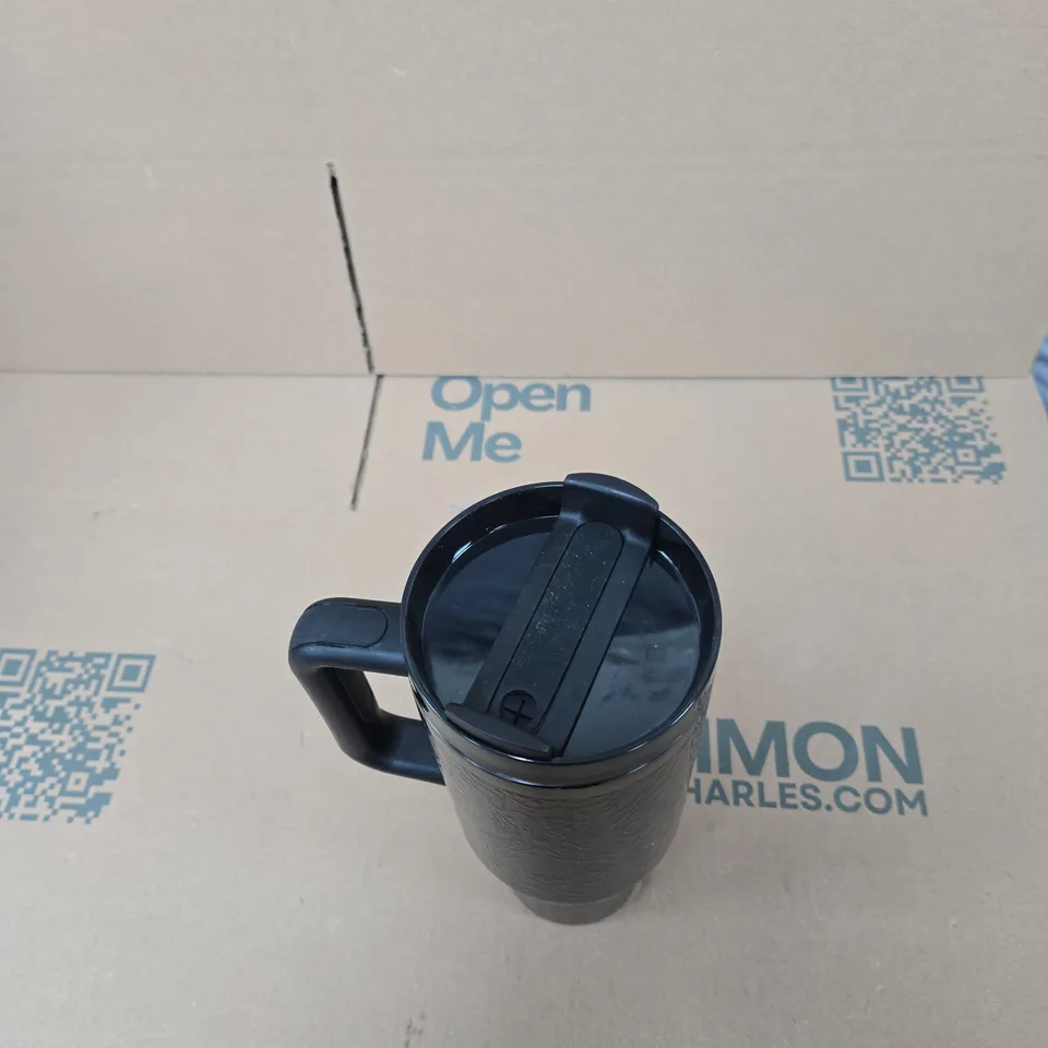 STANLEY VACUUM TRAVEL MUG, 40 OZ / 1.18 L, EMBOSSED PATTERN, DARK BLUE/BLACK