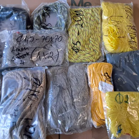LOT OF APPROXIMATELY 25 ASSORTED PIECES OF ROPE AND CORDAGE IN VARIOUS SIZES AND COLOURS 