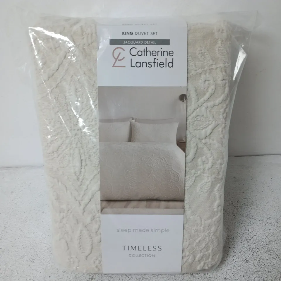CATHERINE LANSFIELD KING DUVET SET – TIMELESS COLLECTION (JACQUARD DETAIL)