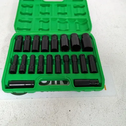 20-PIECE SOCKET SET IN BLACK WITH CARRY CASE