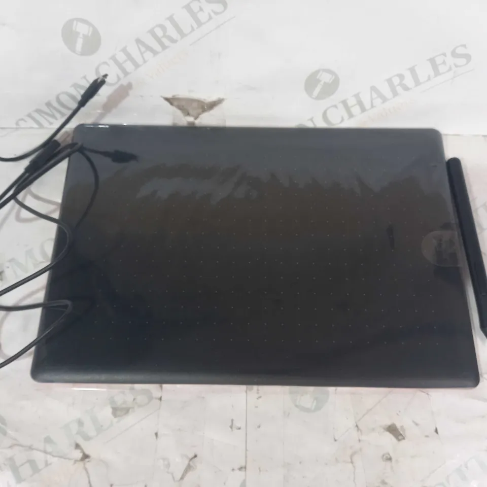 ONE BY WACOM CREATIVE PEN TABLET
