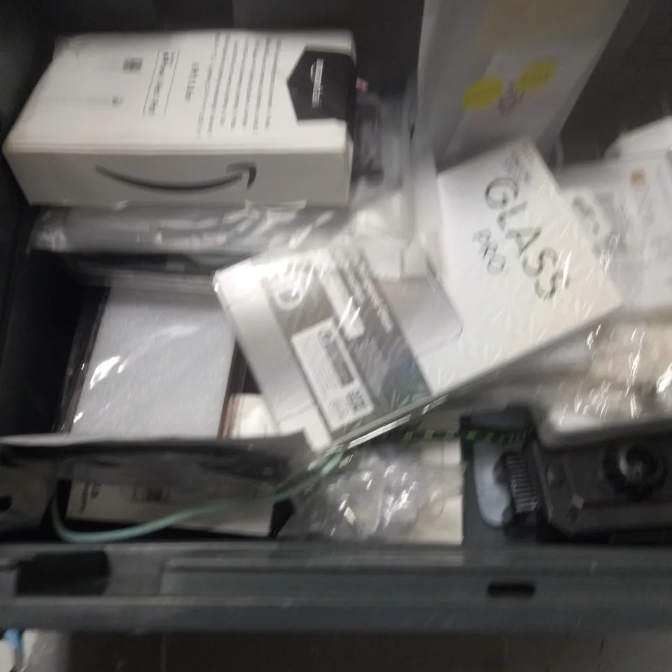 LOT OF ASSORTED MOBILE PHONE ACCESSORIES TO INCLUDE CASES, SCREEN PROTECTORS AND CHARGERS