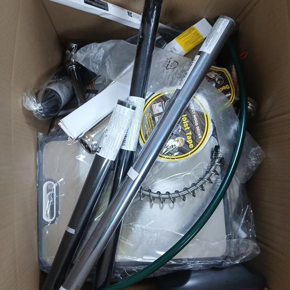 BOX OF APPROXIMATELY 15 ASSORTED HOUSEHOLD ITEMS TO INCLUDE JOIST TAPE , DRAIN BUSTER AND BEDDING 
