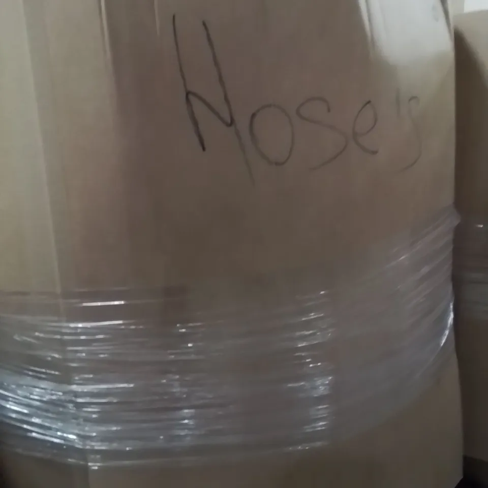 PALLET CONTAINING A LARGE QUANTITY OF HOSES