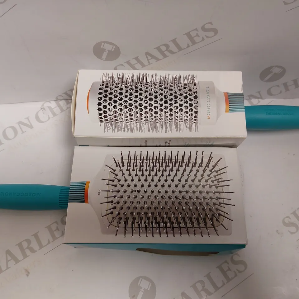 BOX OF 2 MORROCAN OIL BRUSHES - 1X 45MM ROUND BRUSH AND 1X PADDLE BRUSH