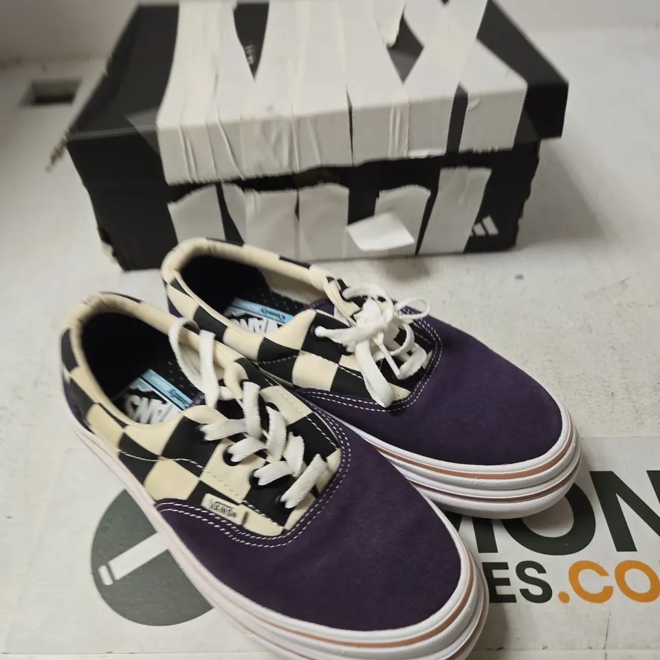UK 6 VANS COMFYCUSH CHECKERBOARD SNEAKERS – PURPLE