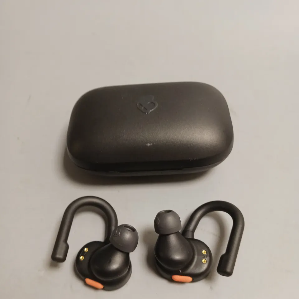 SKULLCANDY WIRELESS SPORTS EARBUDS IN BLACK AND CORAL 