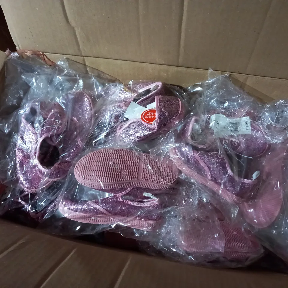 APPROXIMATELY 45 PAIRS OF KIDS PINK GLITTER TRAINERS IN VARIOUS SIZES TO INCLUDE SIZES 4, 8, 9