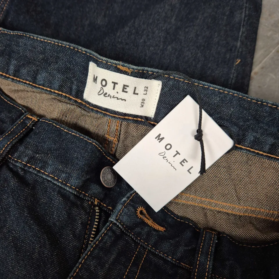 MOTEL LOW RISE PARALLEL INDIGO JEANS IN BLUE - W30/L32