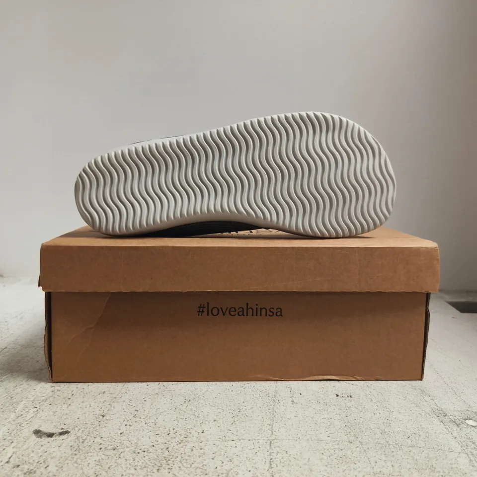 BOXED PAIR OF AHINSA SHOES IN GREY SIZE EU 39