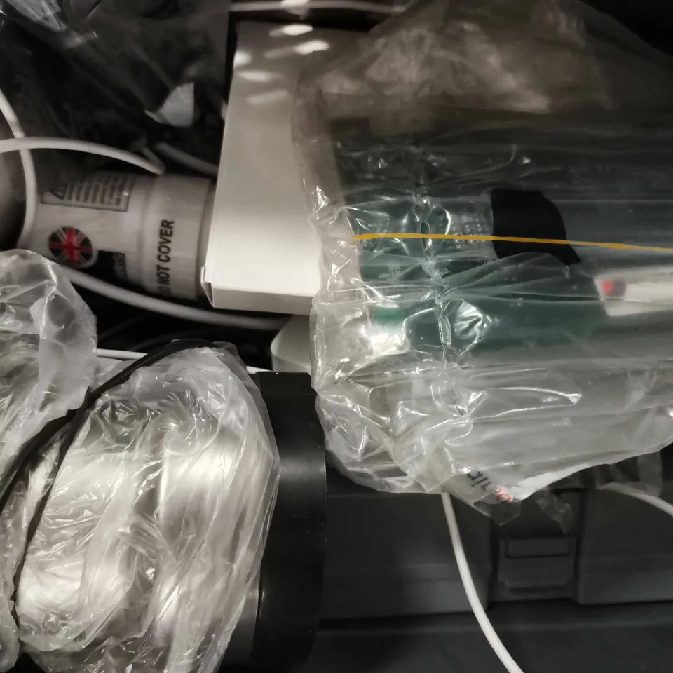 APPROXIMATELY 5 ASSORTED HOUSEHOLD ITEMS TO INCLUDE GIGABIT POE TO USB-C ADAPTER, ETC