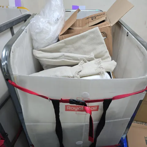 CAGE OF APPROXIMATELY 30 ASSORTED ITEMS TO INCLUDE: BEAUTY/VANITY CASE