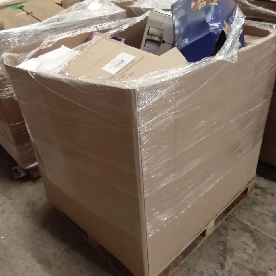 PALLET OF APPROXIMATELY 15 ASSORTED INDOOR LIGHTING PRODUCTS