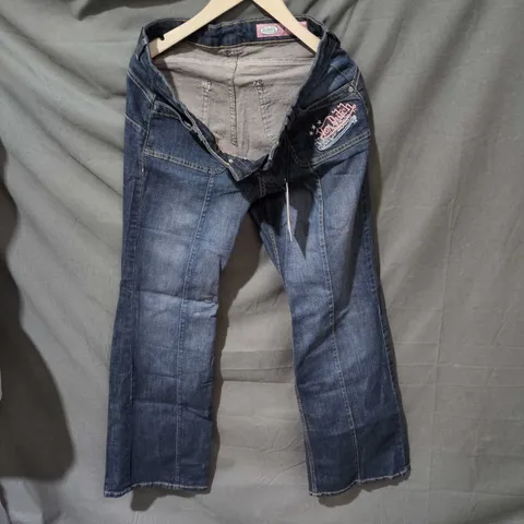 BERSHKA DENIM JEANS – BLUE WASH WITH BACK POCKET GRAPHICS VON DUTCH SIZE 10 UK