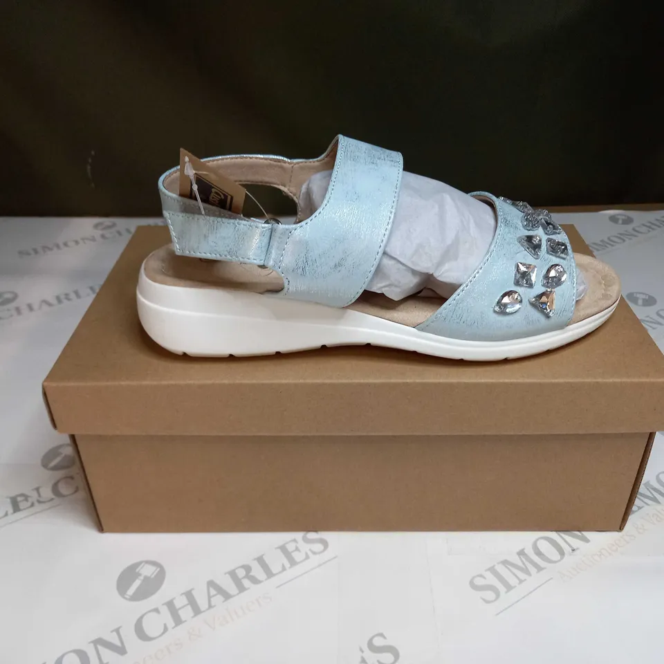 BOXED PAIR OF CUSHION WALK JEWELLED SANDALS IN SILVER - SIZE 5