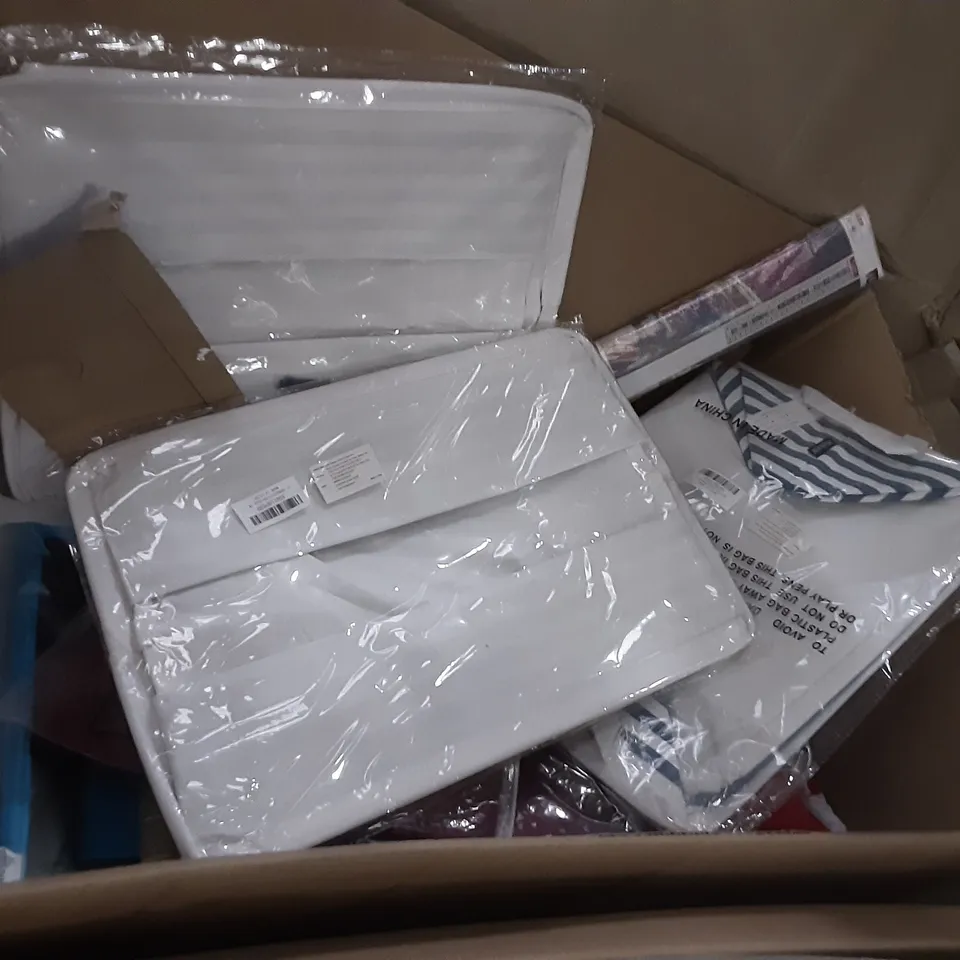 PALLET OF ASSORTED PRODUCTS INCLUDING MERRRIMEN BUBBLE WRAP ROLL, ARTICONA DISPLAY PORT CABLE, BLACK WINDOW FILM, SEA TEAM GREY STRIPE BAG, DEZENE WINE RED CUSHION COVER, TOYSSA WOODEN JIGSAW PUZZLE 