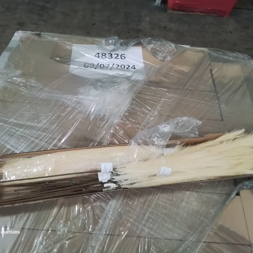 PALLET CONTAINING APPROXIMATELY 200 BOXES OF INDIVIDUAL STEM PAMPAS STEMS IN YELLOW