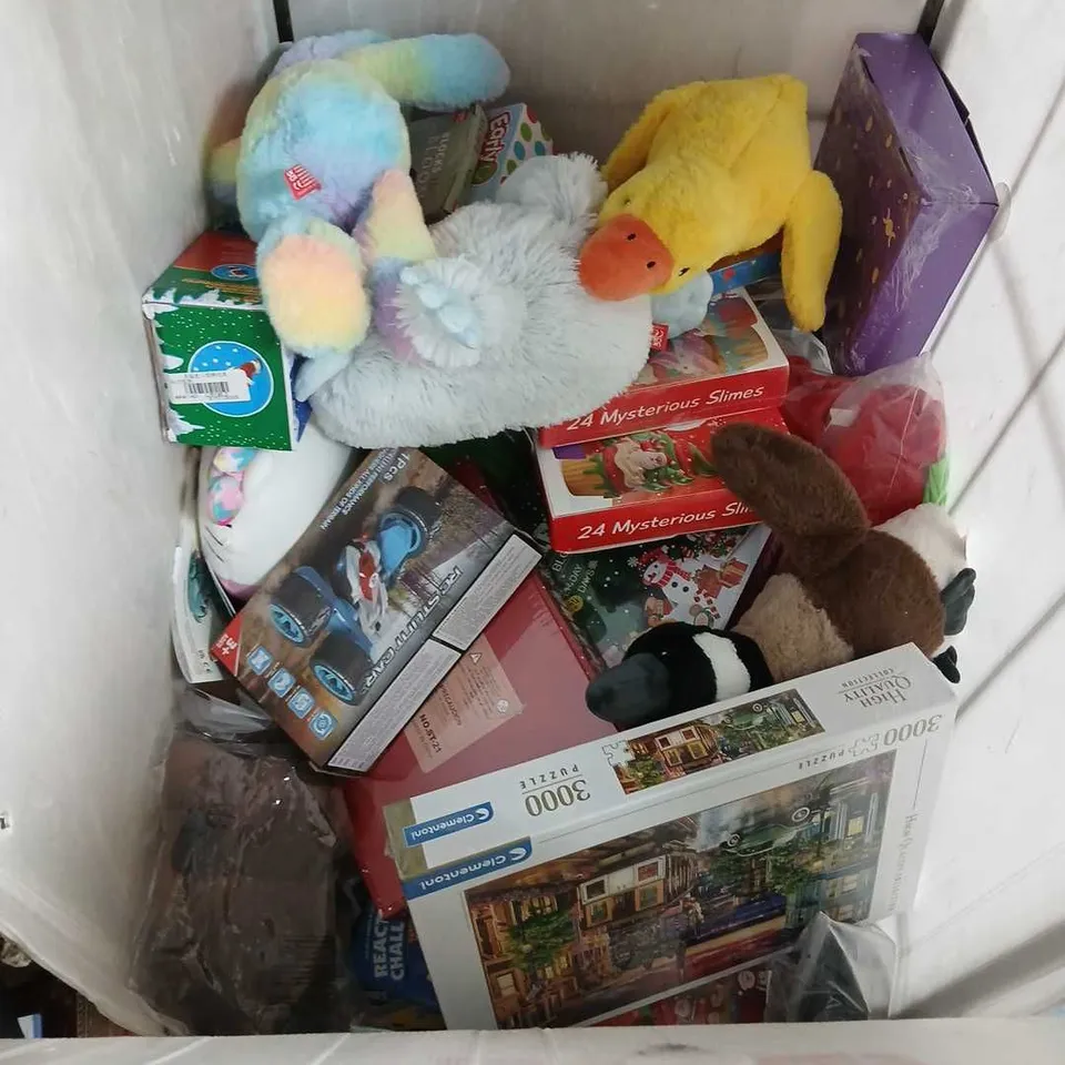 LKARGE QUANTITY OF ASSORTED TOYS AND ACCESSORIES