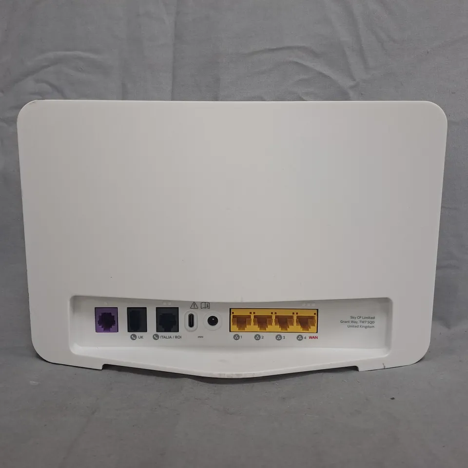 SKY SR213-02-UK-WHT WIRELESS ROUTER (WHITE)