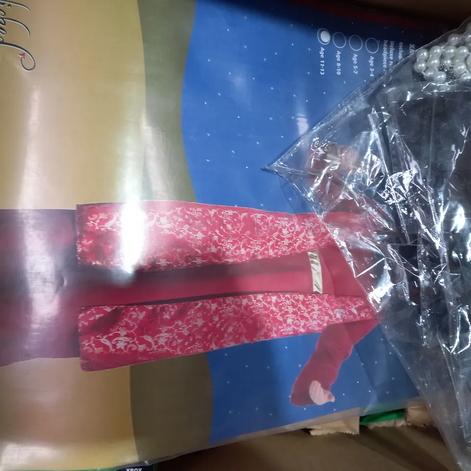 BOX OF APPROXIMATELY 10 ASSORTED TOYS AND GAMES TO INCLUDE BEAST GEAR BEAST ROPE, FURBY, GALT BRILLIANT HAIR BANDS, ETC
