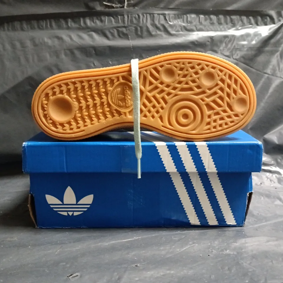 BOXED PAIR OF ADIDAS HANDBALL SPEZIAL KID'S SHOES IN MINT SIZE UK 13