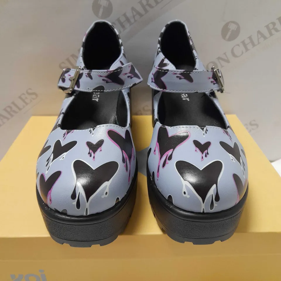 KOI HEART ACHER MARY JANES BLUE PU/DRIPPY HEARTS SHOES - SIZE 4 