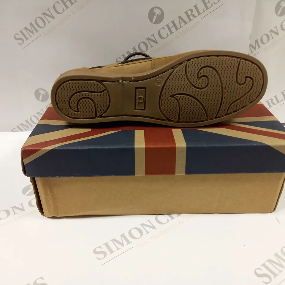 BOXED PAIR OF CHATHAM WILLOW DARK TAN SHOES UK SIZE 5 