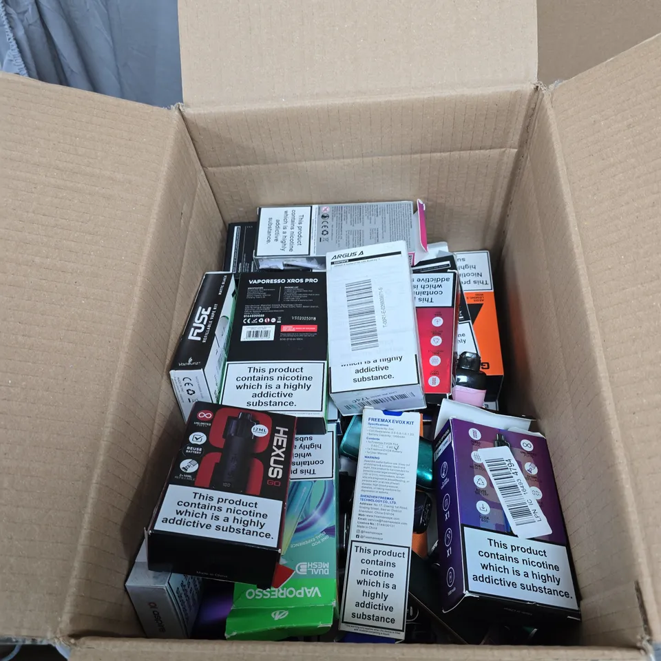 BOX OF APPROXIMATELY 30 ASSORTED E-CIGARETTES AND ACCOMPANIMENTS TO INCLUDE: VARIOUS GEEKVAPE ITEMS 