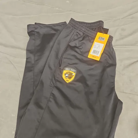 HULL CITY AFC TRACK PANTS – BLACK SIZE L
