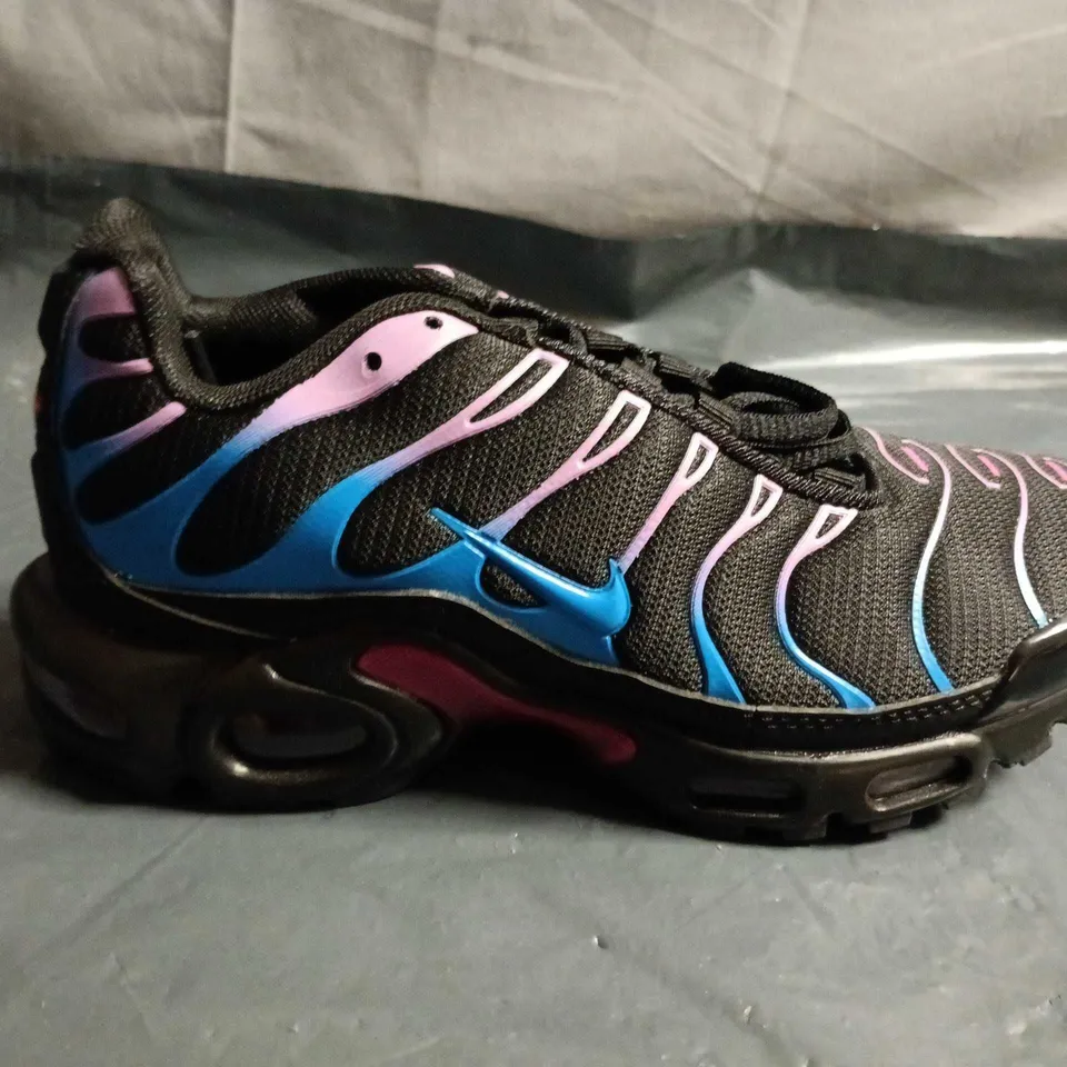 NIKE TN AIR TRAINERS - UK SIZE 3.5