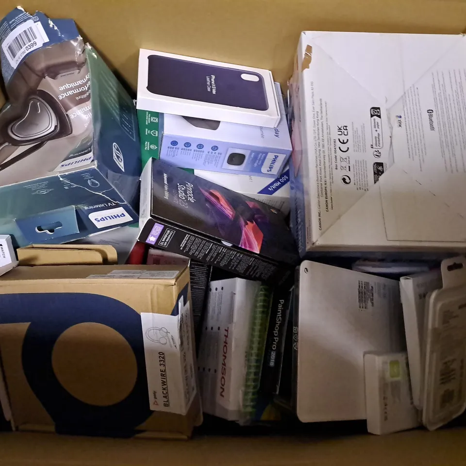 BOX OF APPROX 20 ASSORTED ITEMS TO INCLUDE -POP SMART LIGHT , IPHONE 13 CASE , SAMSUNG SILICONE CASE S23 ULTRA ETC