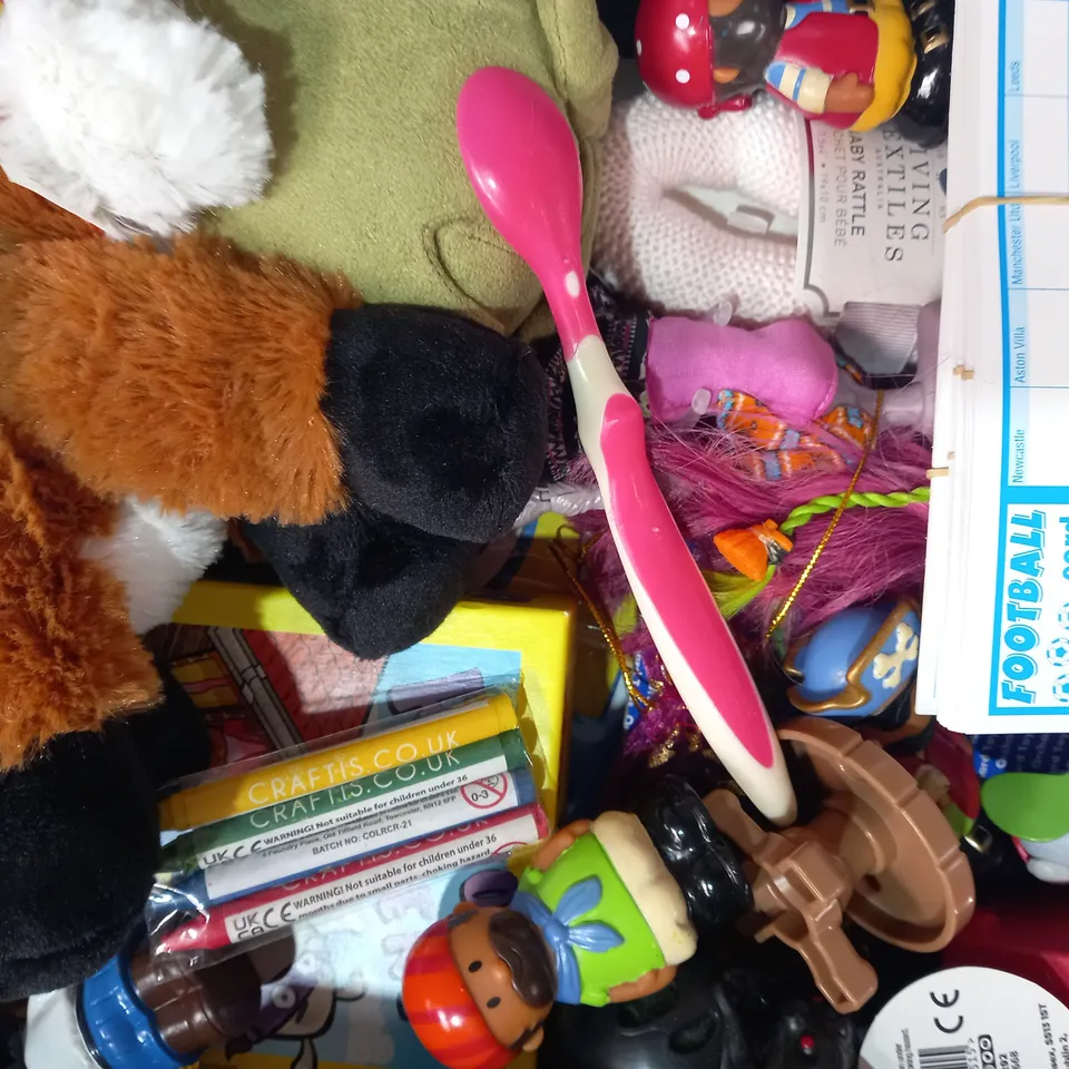 LOT OF APPROXIMATELY 10 ASSORTED TOYS AND GAMES TO INCLUDE JUBO CRAYONS, PLAYING CARDS, CREAM SODA NAIL SET, ETC