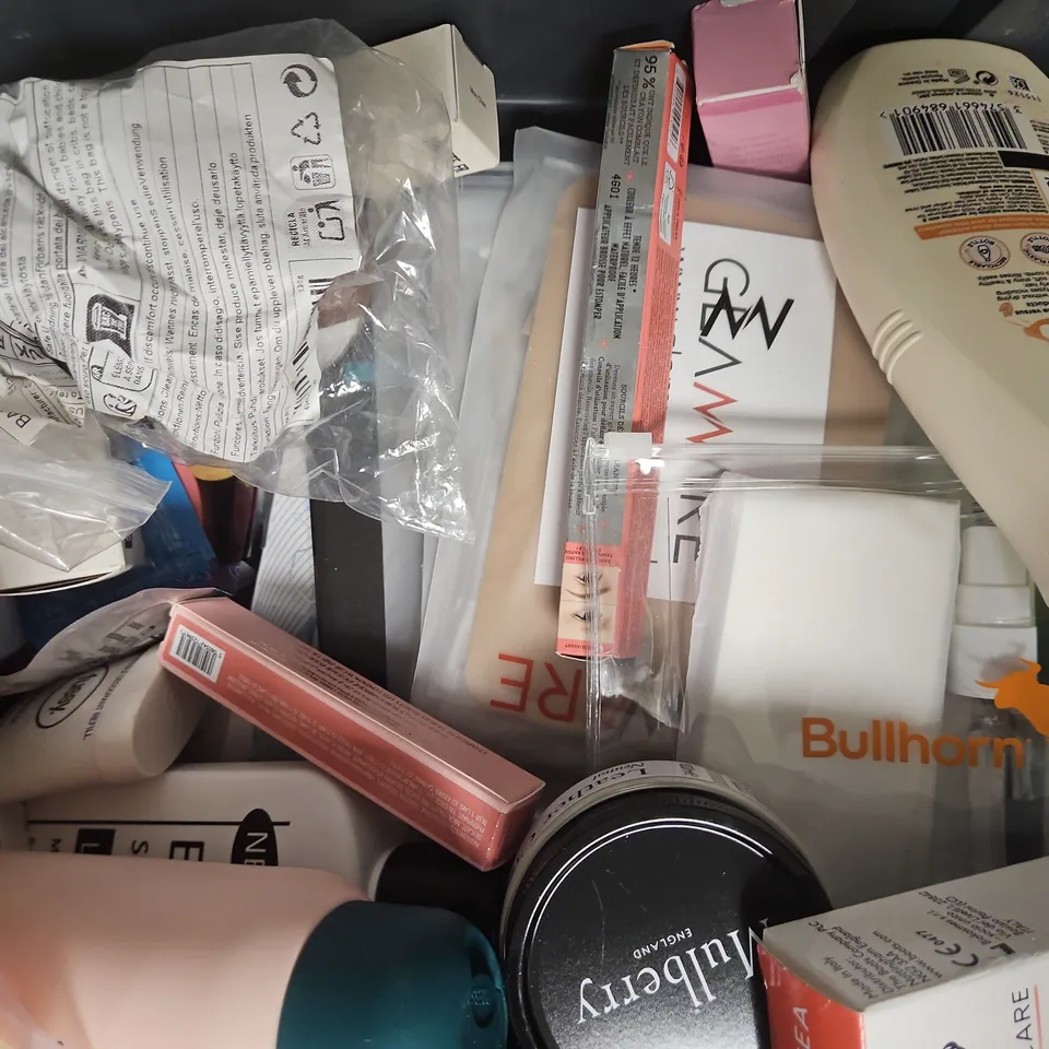 APPROXIMATELY 10 ASSORTED COSMETIC ITEMS TO INCLUDE DERMATICA, GOOD MOLECULES, ETC - COLLECTION ONLY