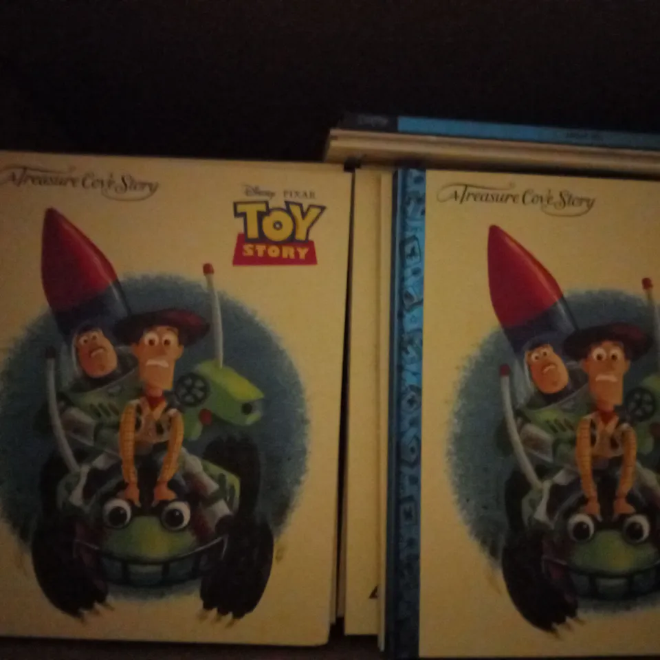 LOT OF APPROXIMATELY 50 TREASURE COVE STORY DISNEY PIXAR TOY STORY 4 BOOKS