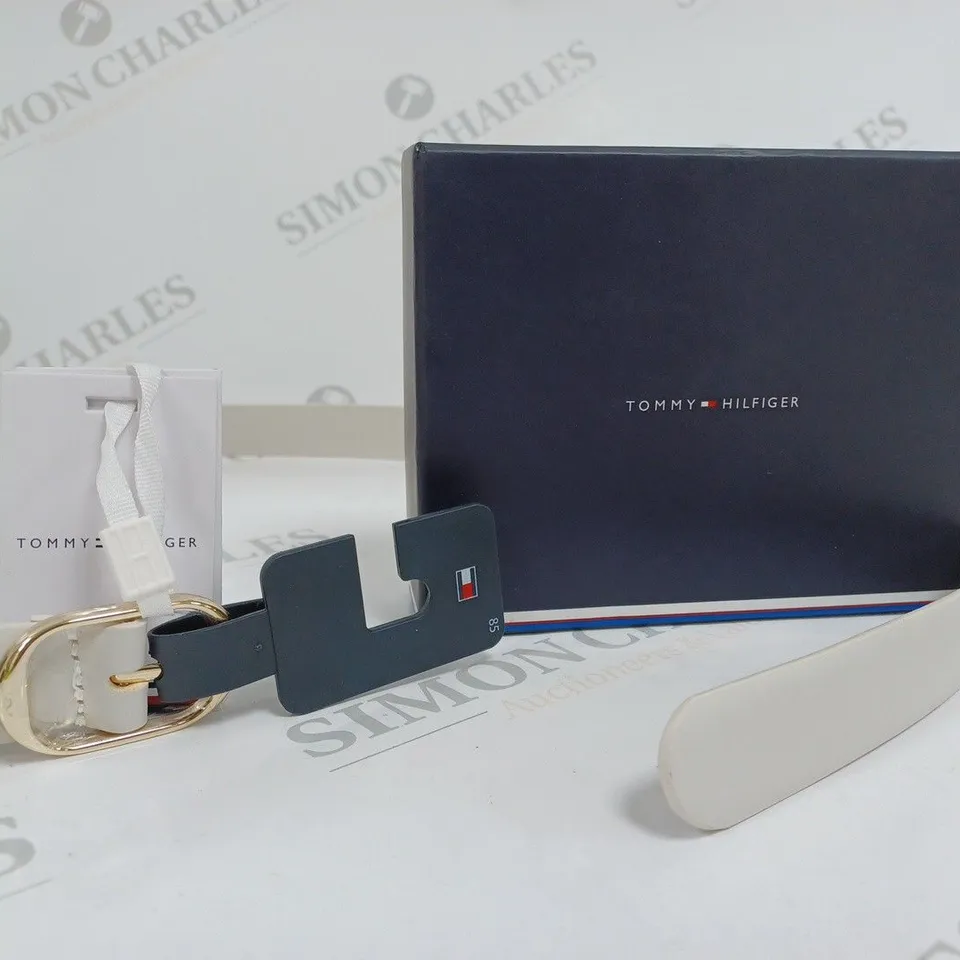 BOXED TOMMY HILFIGER CASUAL BELT IN WHITE - 85CM 