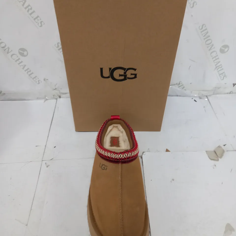 BOXED PAIR OF UGG TAZZ UK 6 