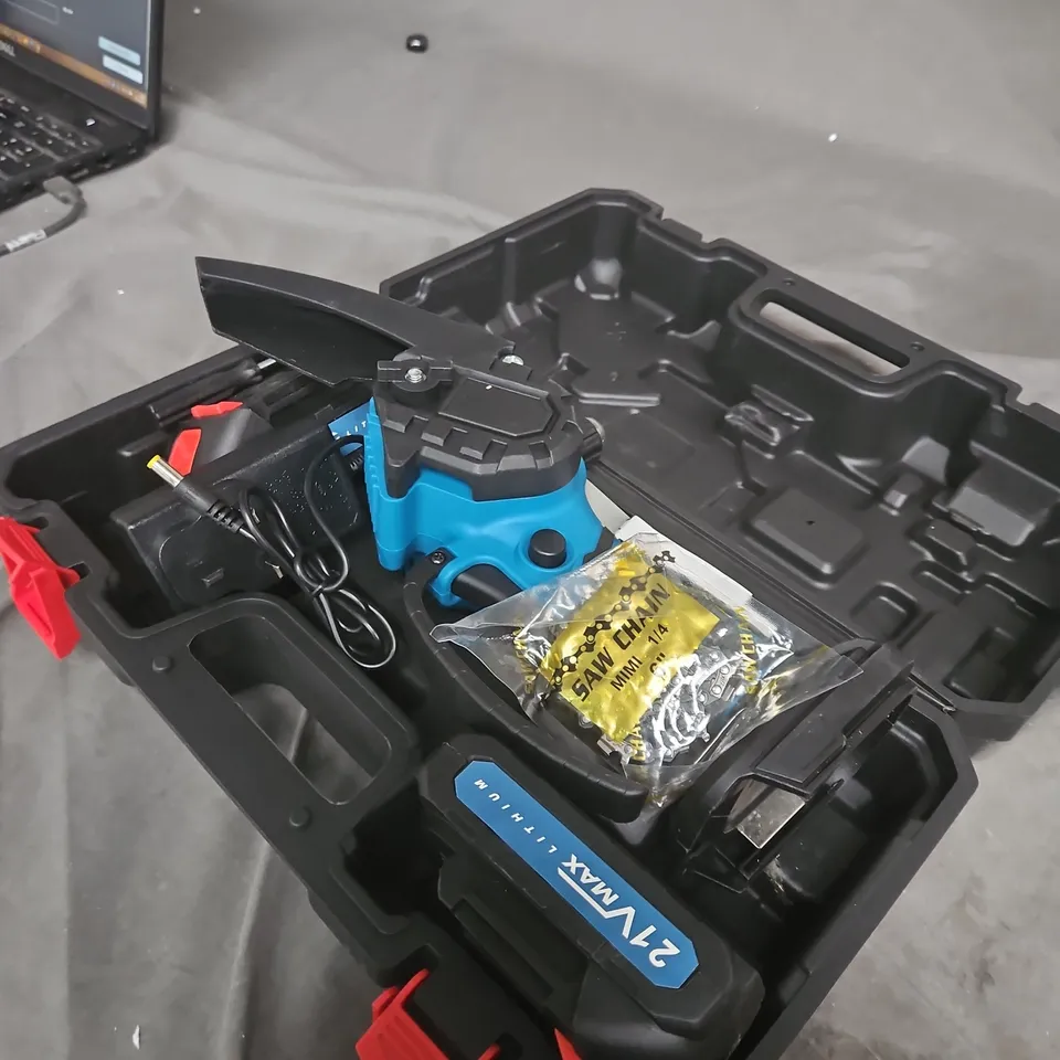 CORDLESS RECIPROCATING SAW – 21V MAX, IN CARRY CASE